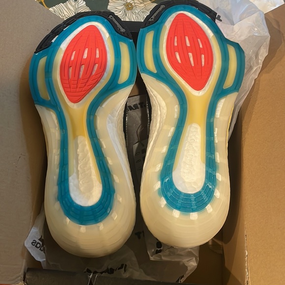 Adidas women’s ultra boost 21 running shoe - Picture 5 of 5